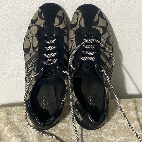 Coach🖤Leatherware Logo Sneakers+🎀Wristlet+🔑chains - Picture 3 of 17